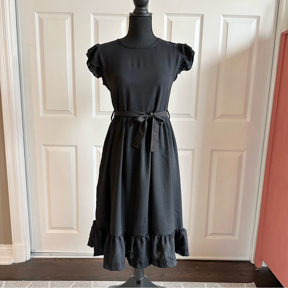 Retsugo Black Tie Waist Ruffle Dress
